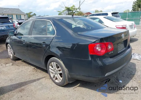 2007 Volkswagen Jetta Wolfsburg Edition z USA, uszkodzony, nr VIN 3VWEF71K17M061522